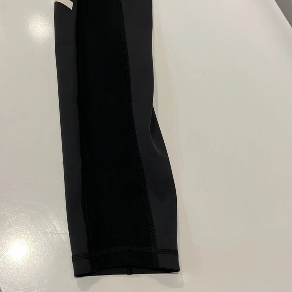Zyia Active Black mesh Reflective Light and Tight Hi-Rise 7/8 leggings size 6-8 - Picture 13 of 14